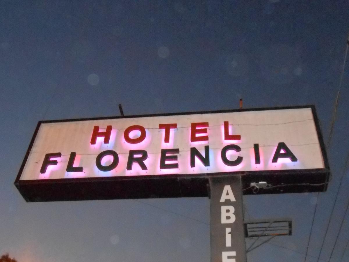Hotel Florencia Termas de Río Hondo Exteriör bild